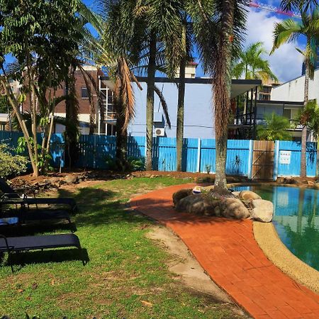 Reef Backpackers Hostel แคนส์ ภายนอก รูปภาพ