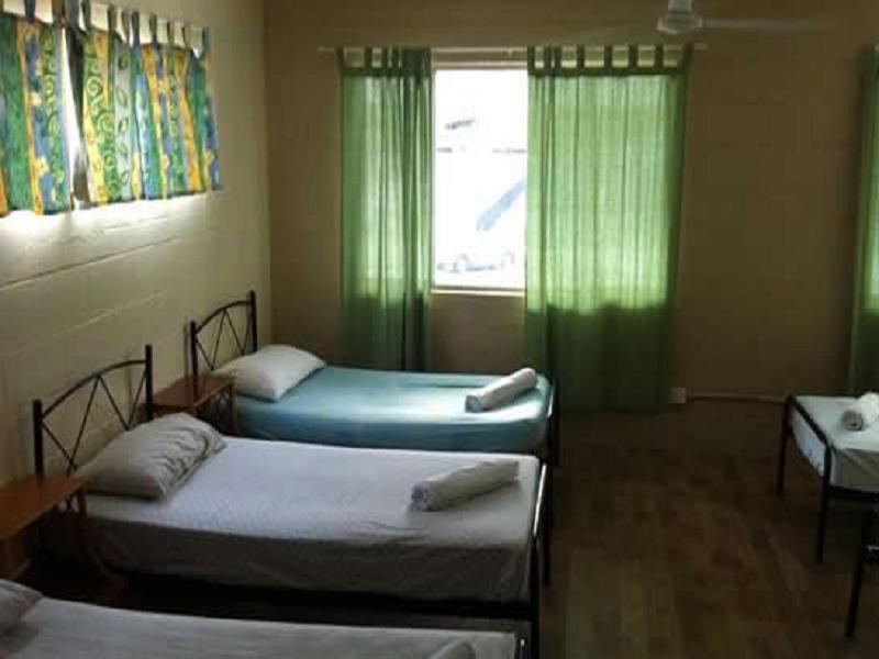 Reef Backpackers Hostel แคนส์ ภายนอก รูปภาพ