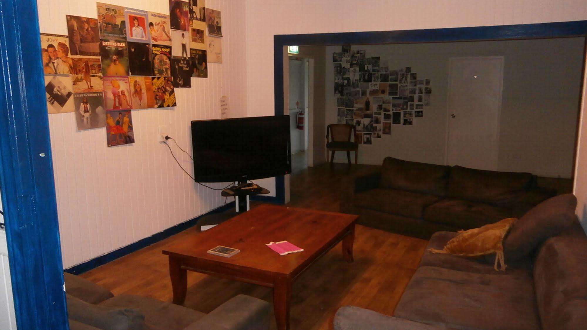 Reef Backpackers Hostel แคนส์ ภายนอก รูปภาพ
