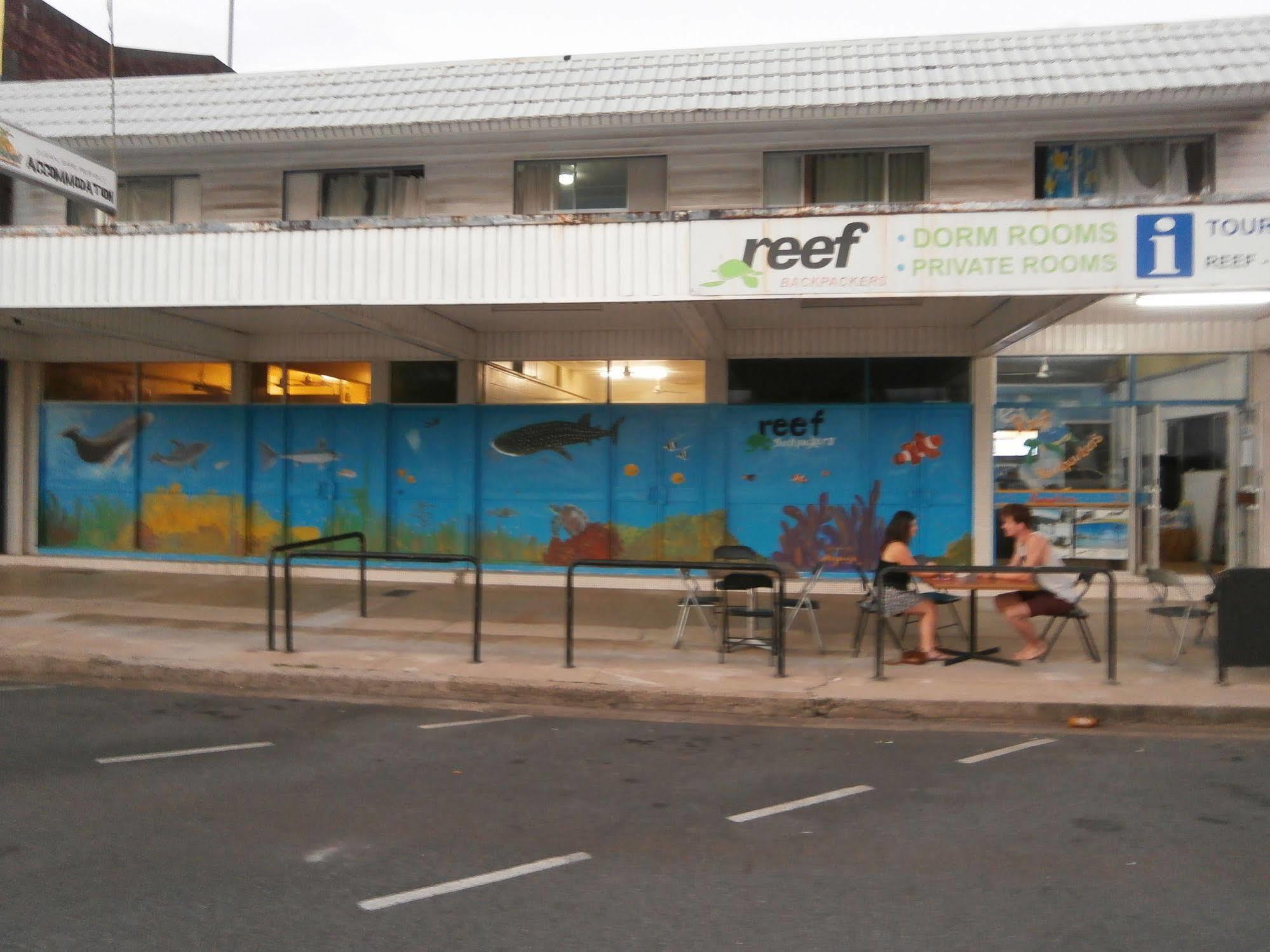Reef Backpackers Hostel แคนส์ ภายนอก รูปภาพ