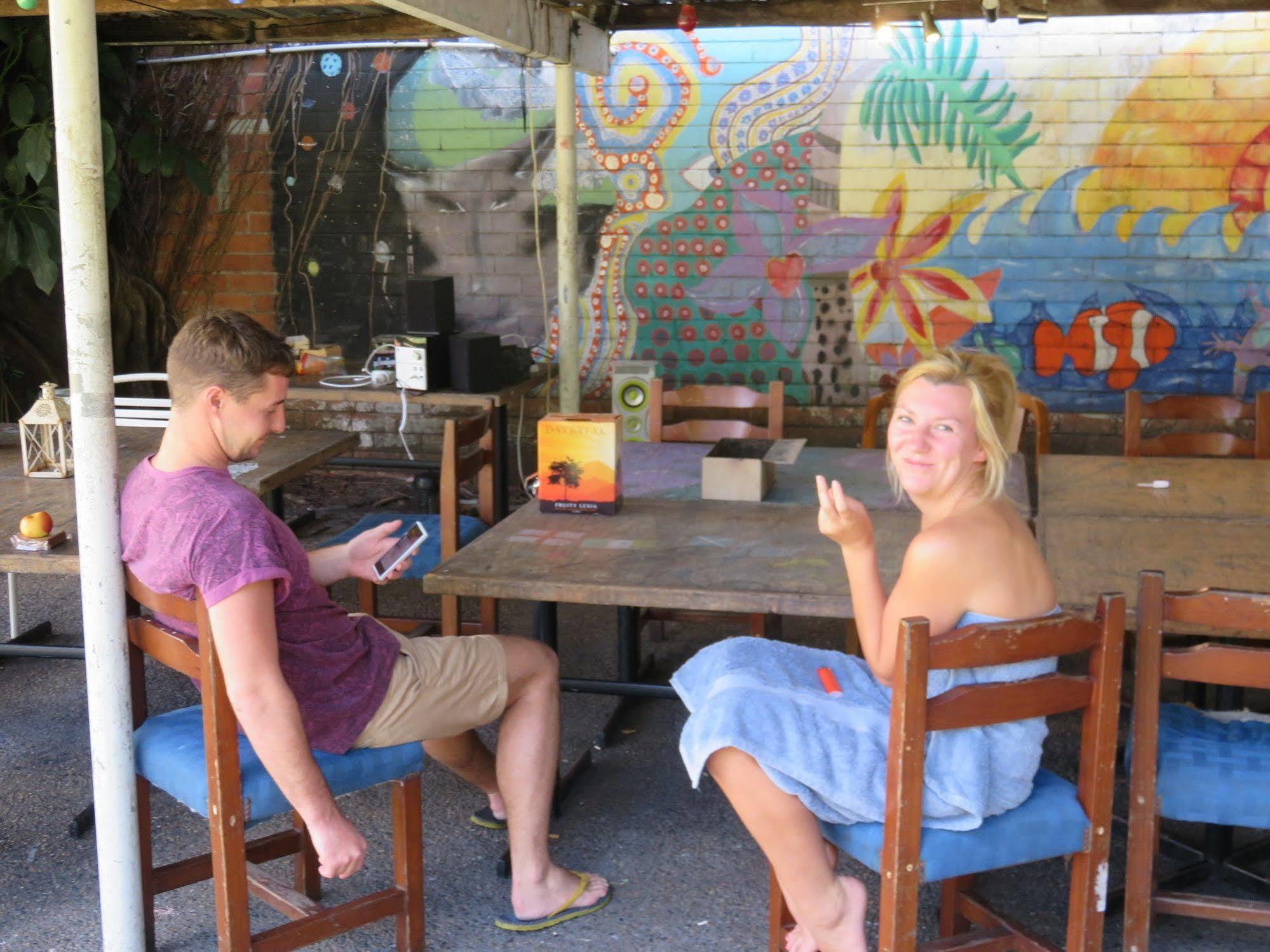 Reef Backpackers Hostel แคนส์ ภายนอก รูปภาพ