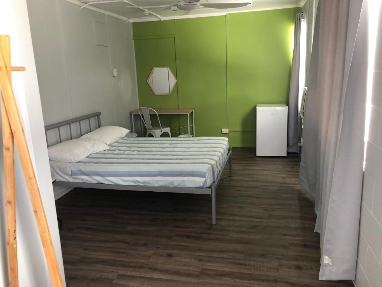 Reef Backpackers Hostel แคนส์ ภายนอก รูปภาพ