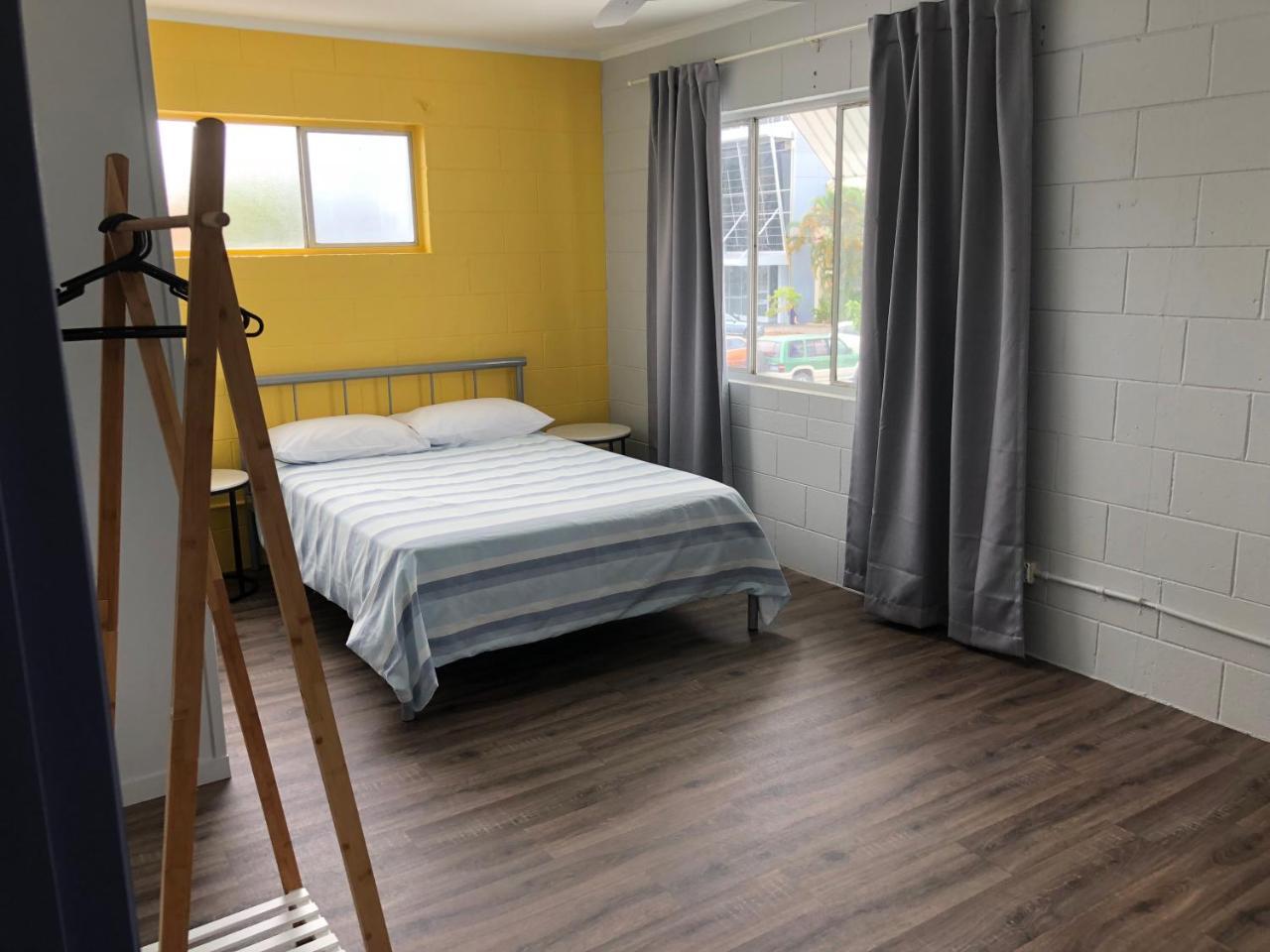 Reef Backpackers Hostel แคนส์ ภายนอก รูปภาพ