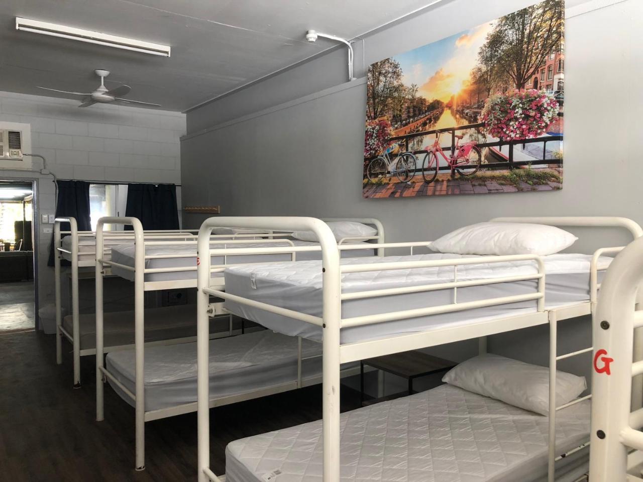 Reef Backpackers Hostel แคนส์ ภายนอก รูปภาพ
