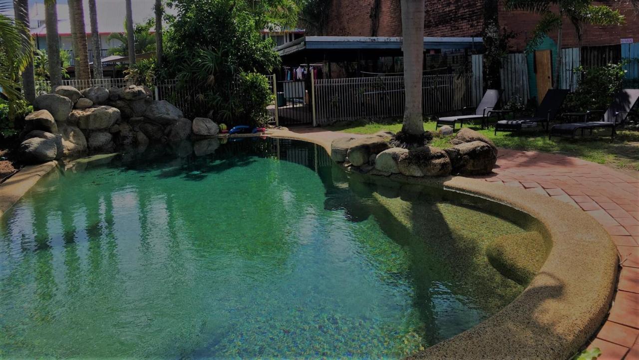 Reef Backpackers Hostel แคนส์ ภายนอก รูปภาพ
