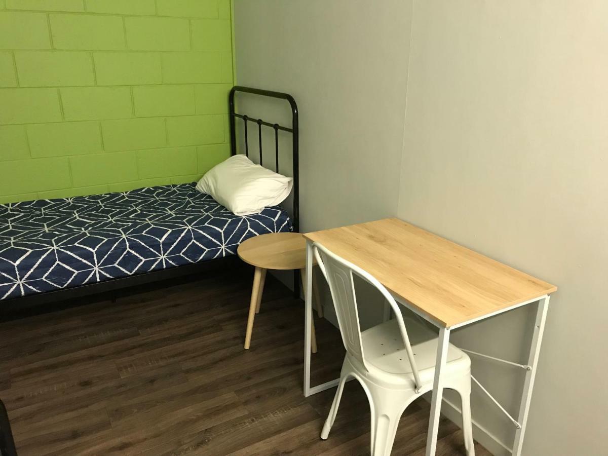 Reef Backpackers Hostel แคนส์ ภายนอก รูปภาพ
