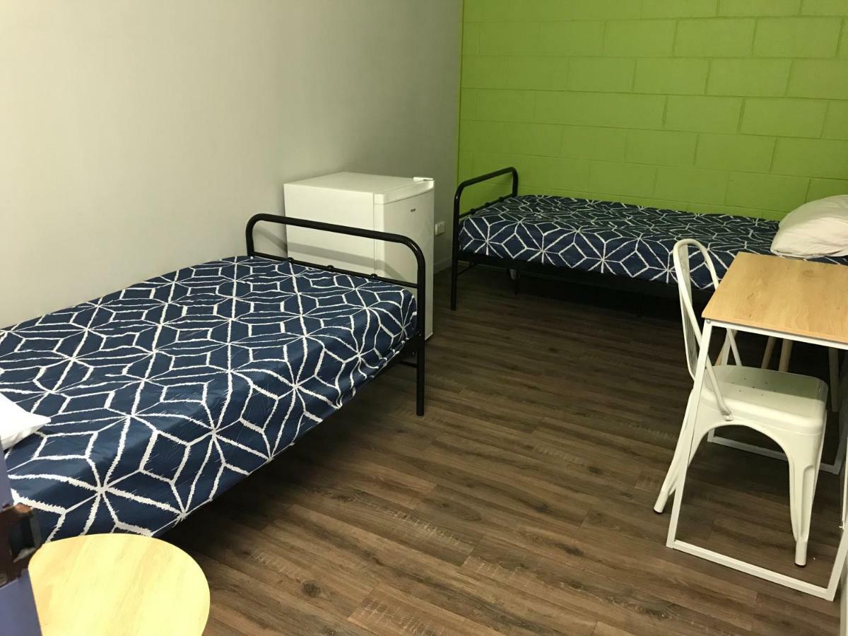 Reef Backpackers Hostel แคนส์ ภายนอก รูปภาพ