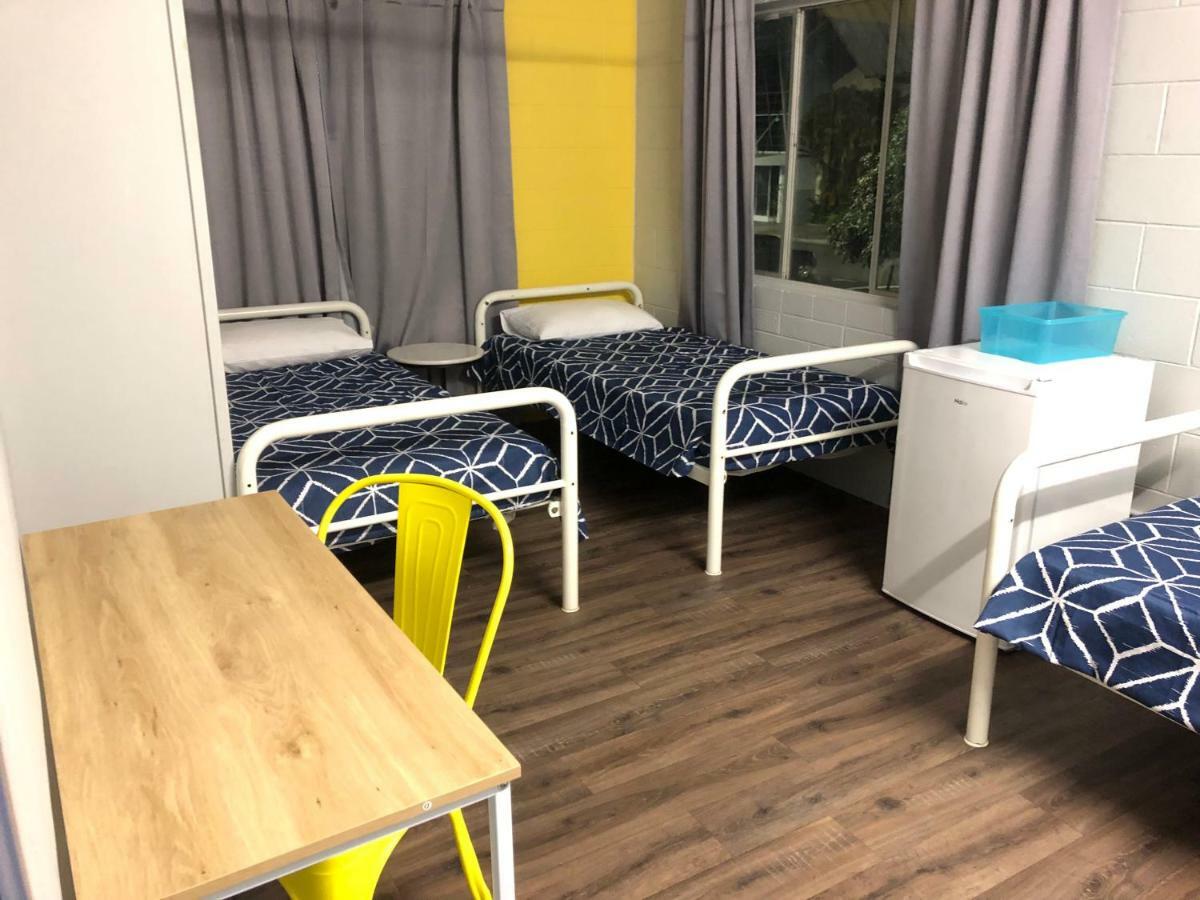 Reef Backpackers Hostel แคนส์ ภายนอก รูปภาพ